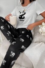 Női pizsama, 2 részes szett, rövid ujjú blúz és hosszú nadrág, cuki mintás játékos medvemintás, álmos panda témájú, M-es méret, fekete-fehér, EFAYN - Image 5